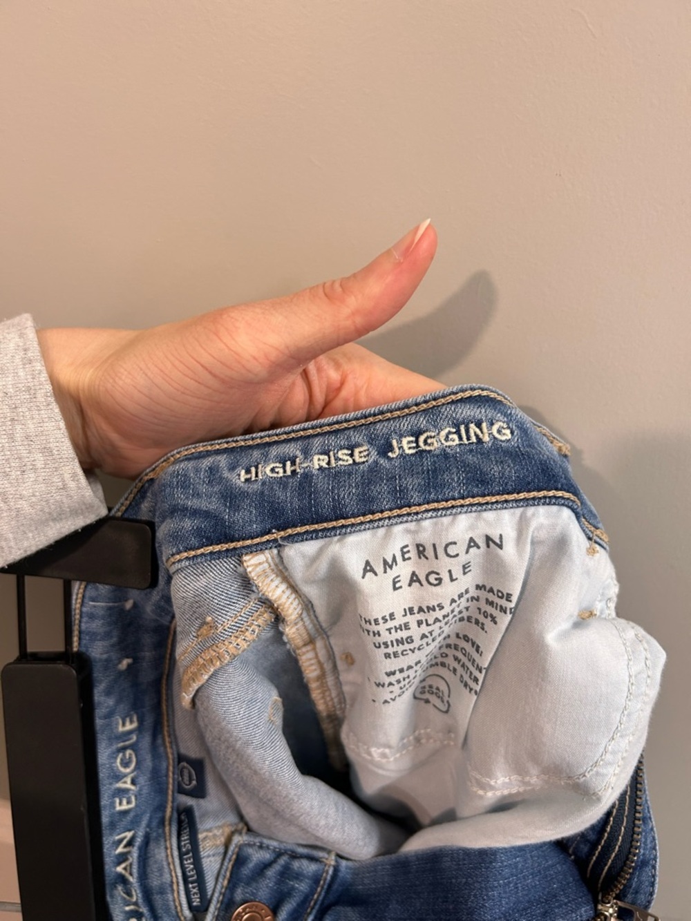 American Eagle Outfitters Distressed Light Blue Skinny Jeans - Picture 4 of 5